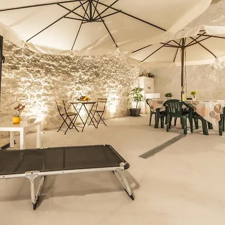 ベッド・アンド・ブレックファスト Carlentini House コーミゾ