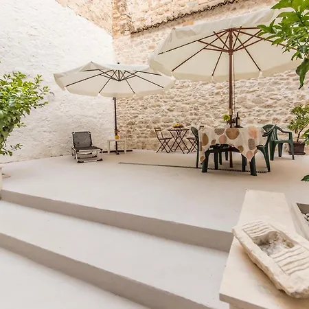 Carlentini House Bed & Breakfast Comiso