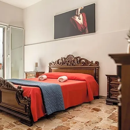 Carlentini House