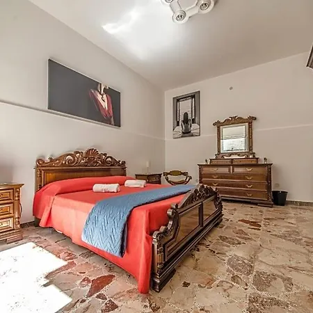 Carlentini House Oda ve Kahvaltı
