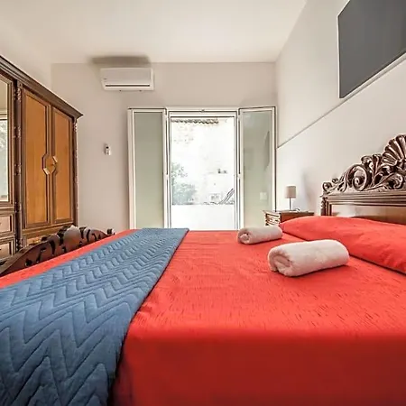 Oda ve Kahvaltı Carlentini House 4*