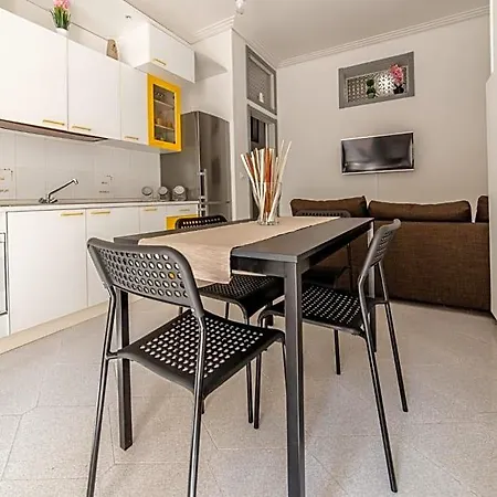 Carlentini House Oda ve Kahvaltı