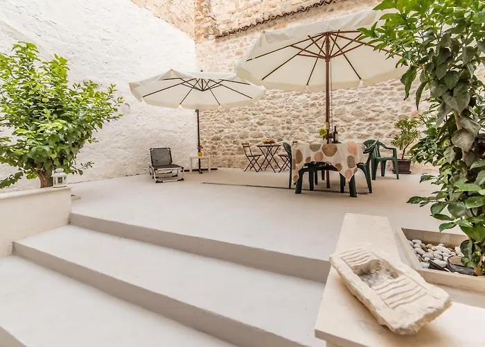Carlentini House Panzió Comiso